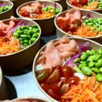 ensalada poke bowl de salmón