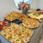 surtido aperitivos queso, ensalada rusa, jamón