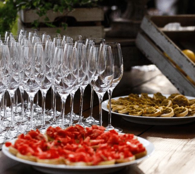 Cómo calcular el menú de catering para un evento de empresa en verano
